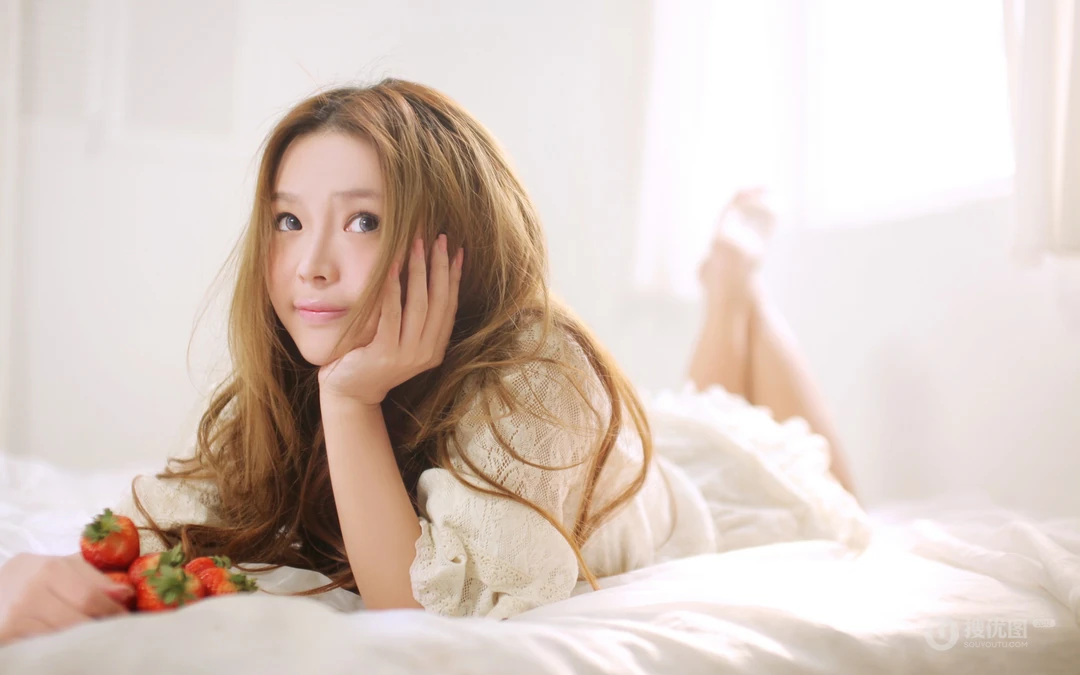 氧气美女裴紫绮私房床照壁纸
