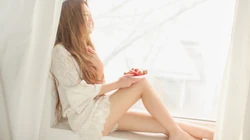 氧气美女裴紫绮私房床照壁纸