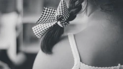 女生的背影桌面壁纸免费下载