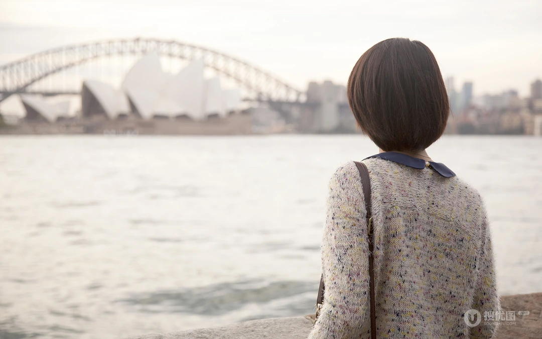 女生的背影桌面壁纸免费下载