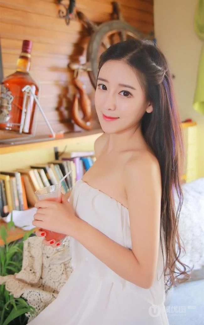 90后邻家女孩《李喆美》精选甜美可人写真，