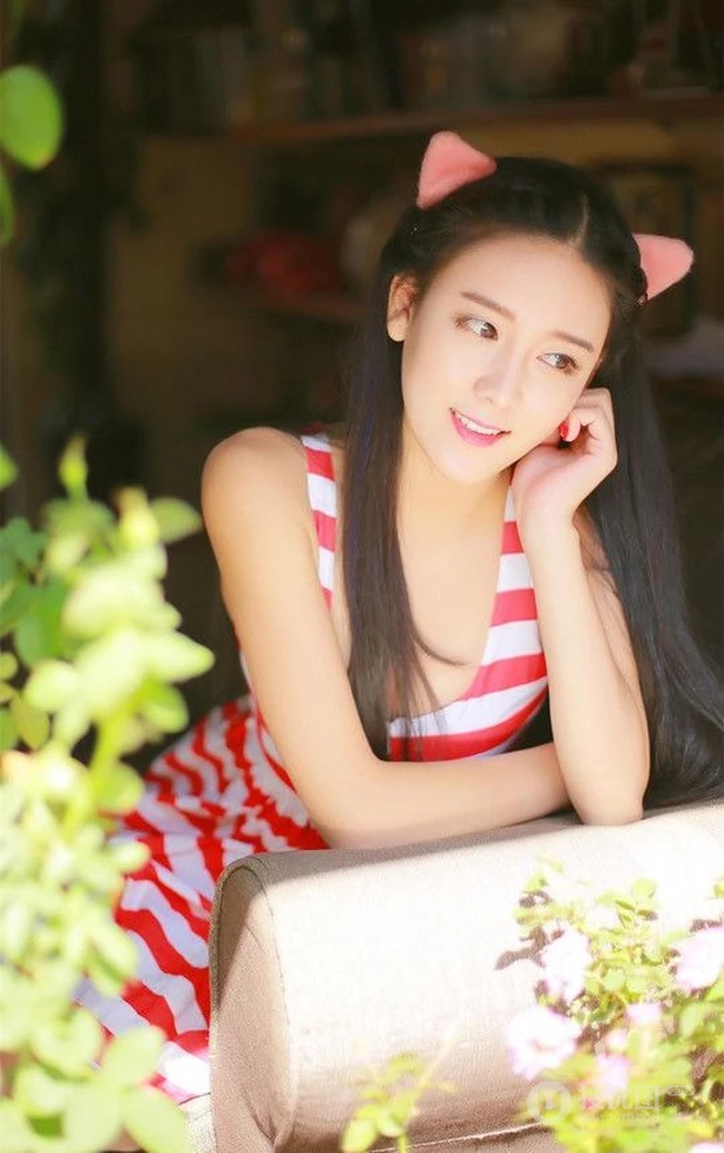 90后邻家女孩《李喆美》精选甜美可人写真，