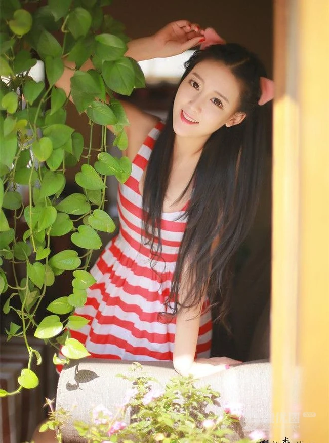 90后邻家女孩《李喆美》精选甜美可人写真，