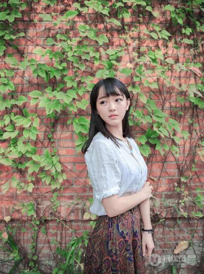很纯很萌哒 齐刘海可爱女生清新可爱写真