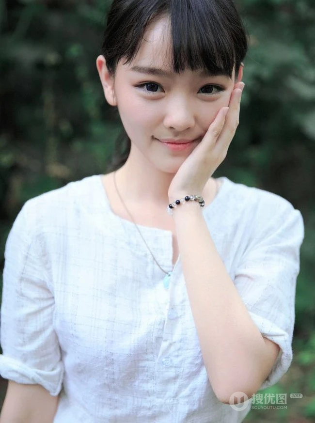 很纯很萌哒 齐刘海可爱女生清新可爱写真