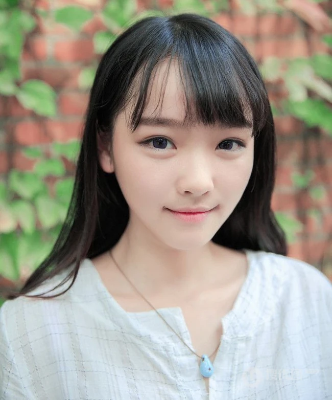 很纯很萌哒 齐刘海可爱女生清新可爱写真