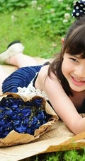 可爱混血萌小少女-萌美郊外清新写真