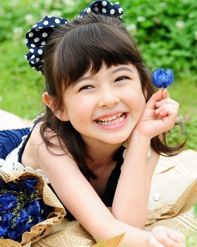 可爱混血萌小少女-萌美郊外清新写真