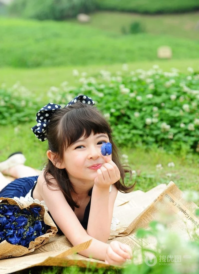 可爱混血萌小少女-萌美郊外清新写真