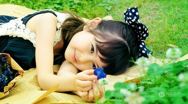 可爱混血萌小少女-萌美郊外清新写真