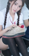 清纯学生妹洗手台写真-那对麻花辫子好可爱