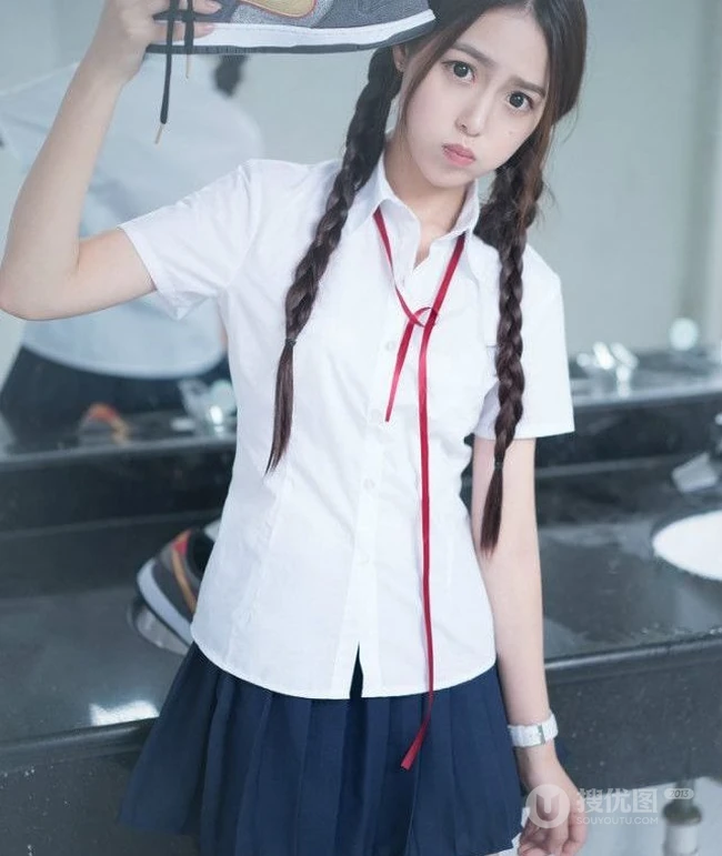 清纯学生妹洗手台写真-那对麻花辫子好可爱