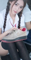 清纯学生妹洗手台写真-那对麻花辫子好可爱