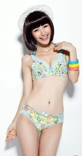 嫩模何静家居写真 还有那美丽的麻花辫
