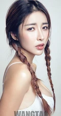 嫩模何静家居写真 还有那美丽的麻花辫