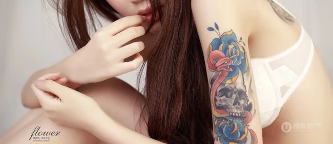 纹身女模小瑜高清家居服近镜头写真图案 第16张