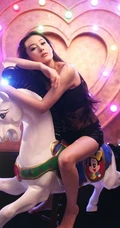 读者气质女生标准长腿-气质女生张馨予黑色蕾丝秀