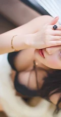 华伊沫家居服室内摄影写真 展黑色家居服魅力