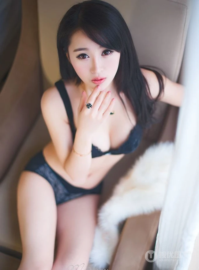 华伊沫家居服室内摄影写真 展黑色家居服魅力