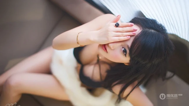 华伊沫家居服室内摄影写真 展黑色家居服魅力