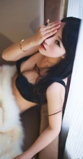 华伊沫家居服室内摄影写真 展黑色家居服魅力