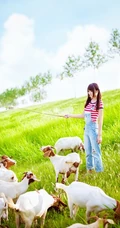 戴斗笠穿牛仔-可爱可爱女生农场畅游清新写真