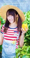 戴斗笠穿牛仔-可爱可爱女生农场畅游清新写真