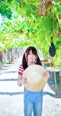 戴斗笠穿牛仔-可爱可爱女生农场畅游清新写真
