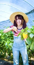 戴斗笠穿牛仔-可爱可爱女生农场畅游清新写真