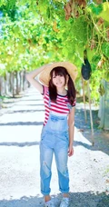 戴斗笠穿牛仔-可爱可爱女生农场畅游清新写真