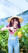 戴斗笠穿牛仔-可爱可爱女生农场畅游清新写真