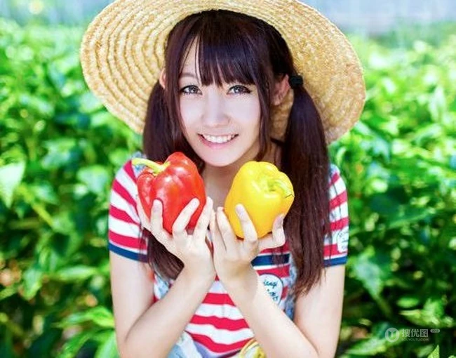 戴斗笠穿牛仔-可爱可爱女生农场畅游清新写真