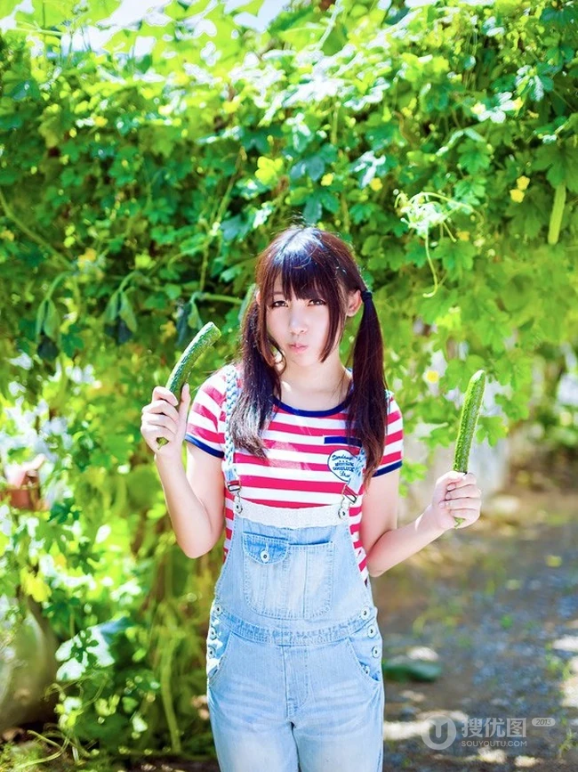 戴斗笠穿牛仔-可爱可爱女生农场畅游清新写真