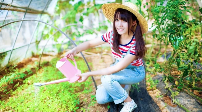 戴斗笠穿牛仔-可爱可爱女生农场畅游清新写真