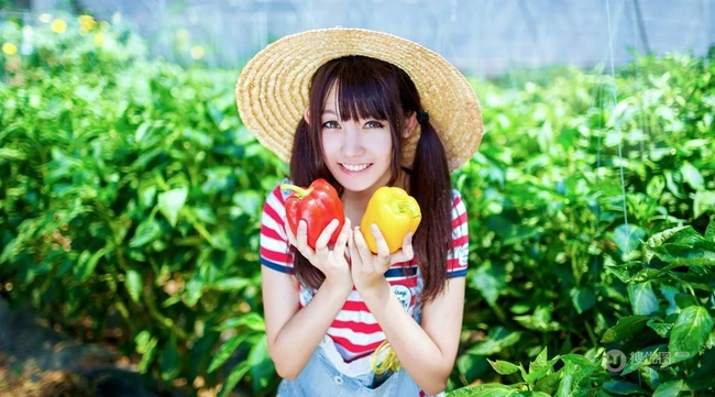 戴斗笠穿牛仔-可爱可爱女生农场畅游清新写真