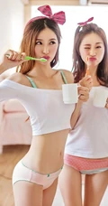 嫩模陈彦儿和她闺蜜的开心日记-洗刷刷加家居风哦