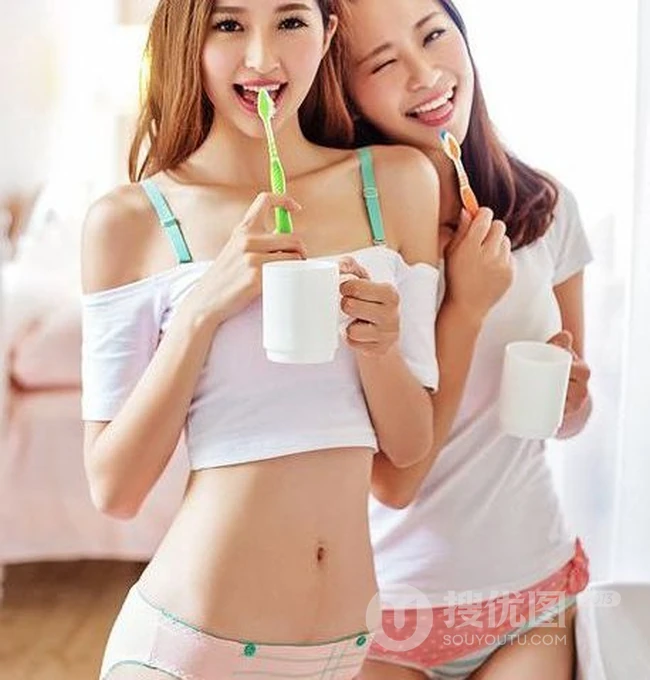嫩模陈彦儿和她闺蜜的开心日记-洗刷刷加家居风哦