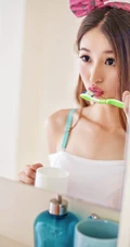 嫩模陈彦儿和她闺蜜的开心日记-洗刷刷加家居风哦