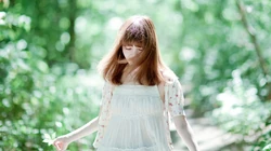 唯美森林系美女高清壁纸