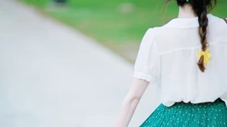 唯美森林系美女高清壁纸
