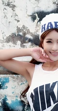 韩模朴诗贤的青春轮滑高清写真-户外牛仔动感靓丽