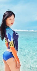 蓝色泳装 女生韩佳恩海边泳装高清写真
