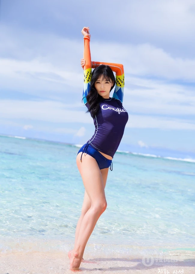 蓝色泳装 女生韩佳恩海边泳装高清写真