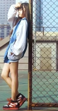 运动场里的清纯学生妹唯美随拍大图
