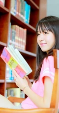 清纯可爱《虎牙妹》图书馆可爱唯美写真