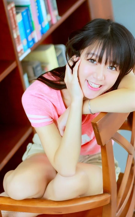清纯可爱《虎牙妹》图书馆可爱唯美写真