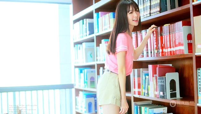 清纯可爱《虎牙妹》图书馆可爱唯美写真