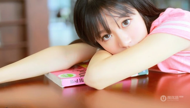 清纯可爱《虎牙妹》图书馆可爱唯美写真