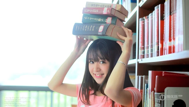 清纯可爱《虎牙妹》图书馆可爱唯美写真
