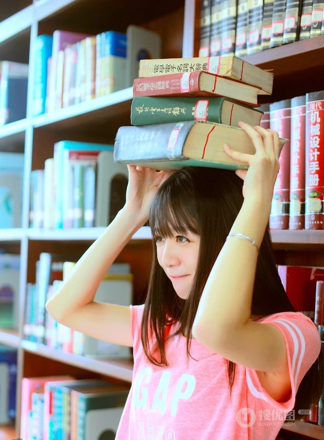 清纯可爱《虎牙妹》图书馆可爱唯美写真
